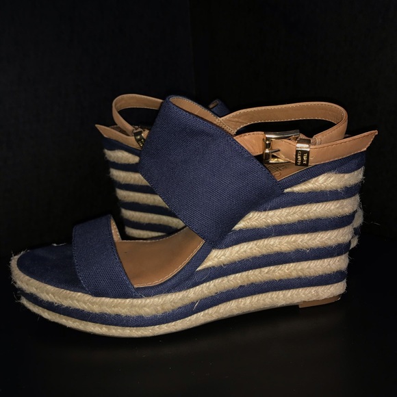 Vince Camuto Navy and Tan Strap Wedges - Picture 2 of 2